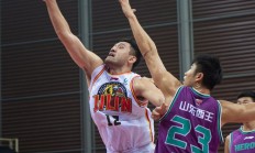 九游娱乐官方登录入口-湖北男篮联手作战，打出团队凝聚力