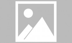 足球场上激烈角逐，胜负难分的简单介绍