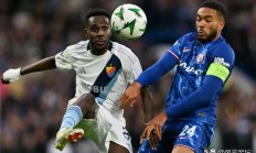 九游娱乐登录-切尔西中卫稳定防守，率领国家队轻松晋级