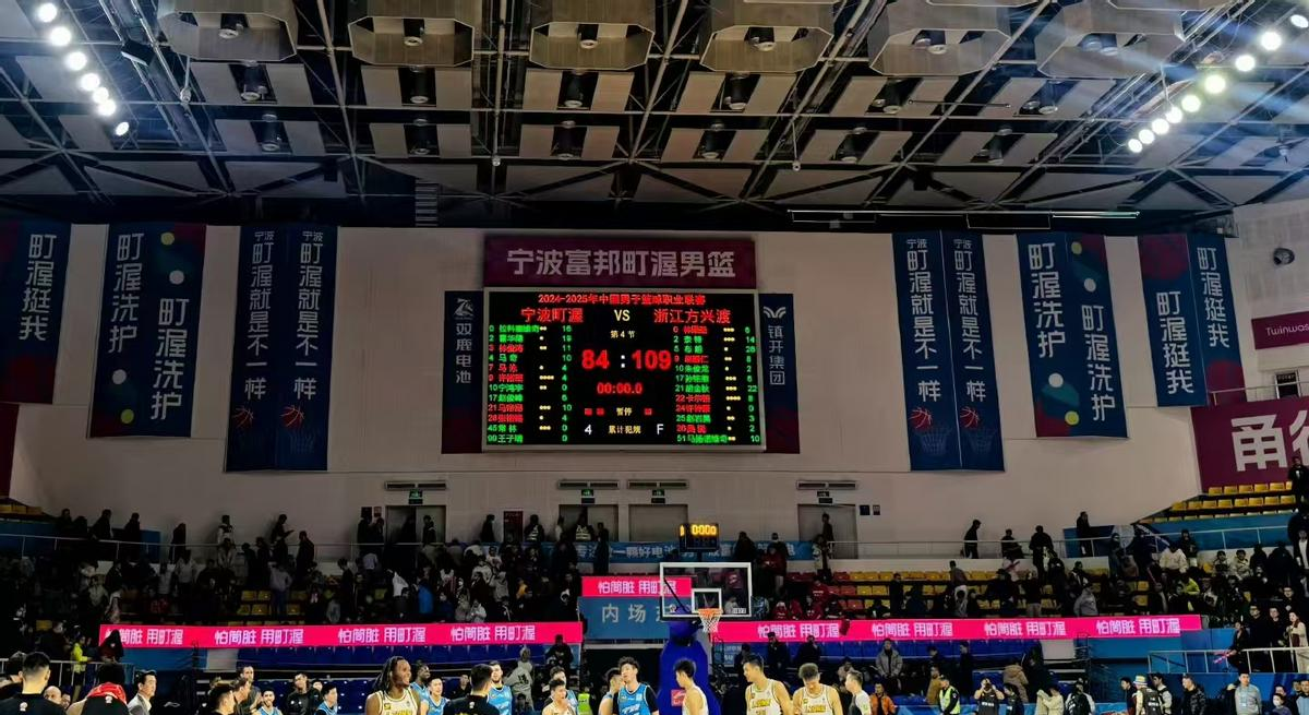 包含广东男篮客场大胜，豪取八连胜！领跑全联赛的词条