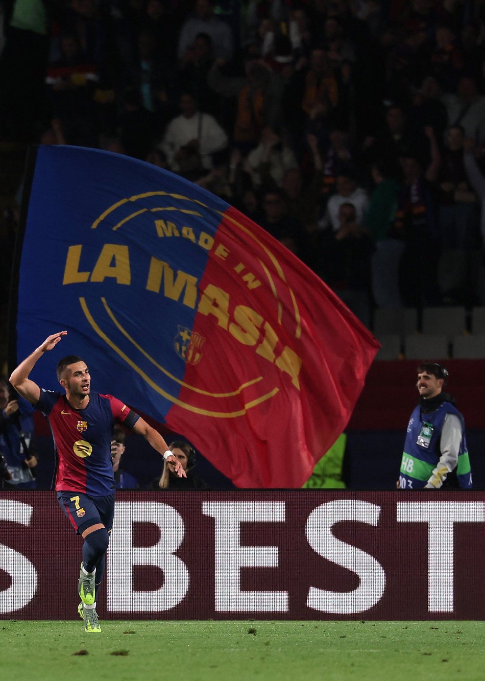 关于巴萨主场大捷！苏亚雷斯梅开二度，助队连胜的信息