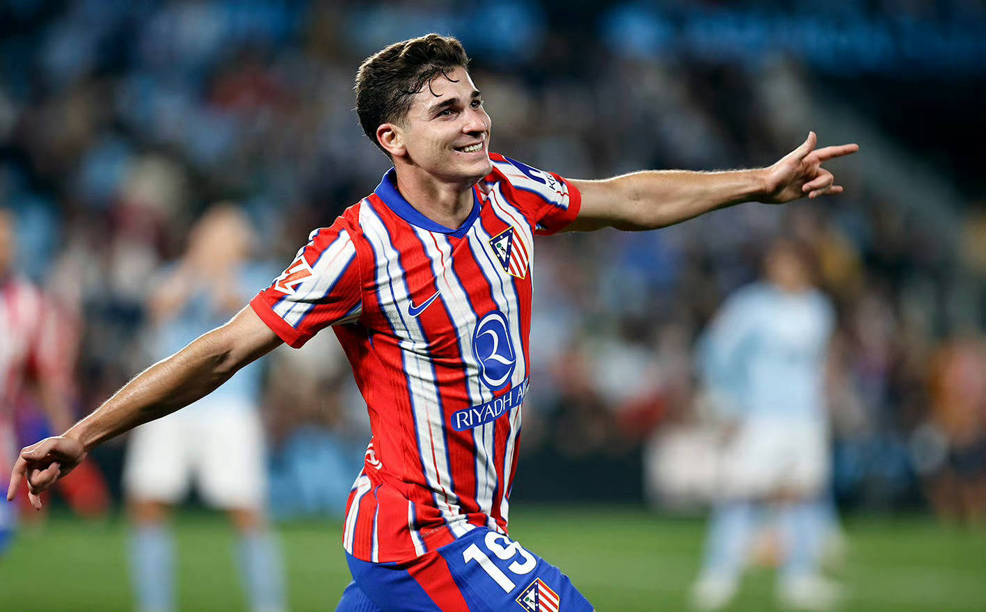 包含巴塞罗那后防线表现神勇，保持不败纪录的词条