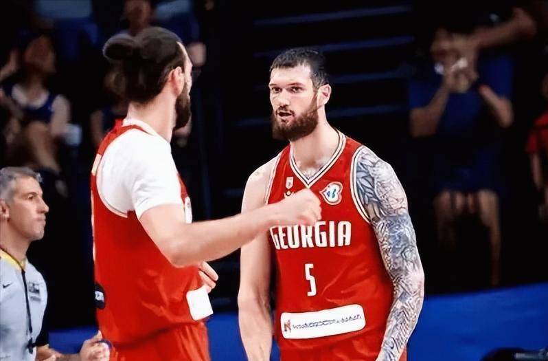 斯洛文尼亚队在欧预赛中大胜