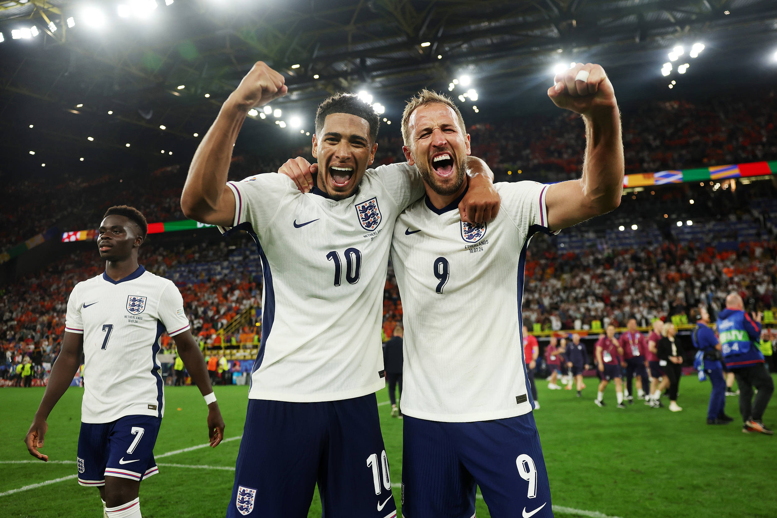 包含英格兰主场胜利毫不意外，北马其顿无缘的词条