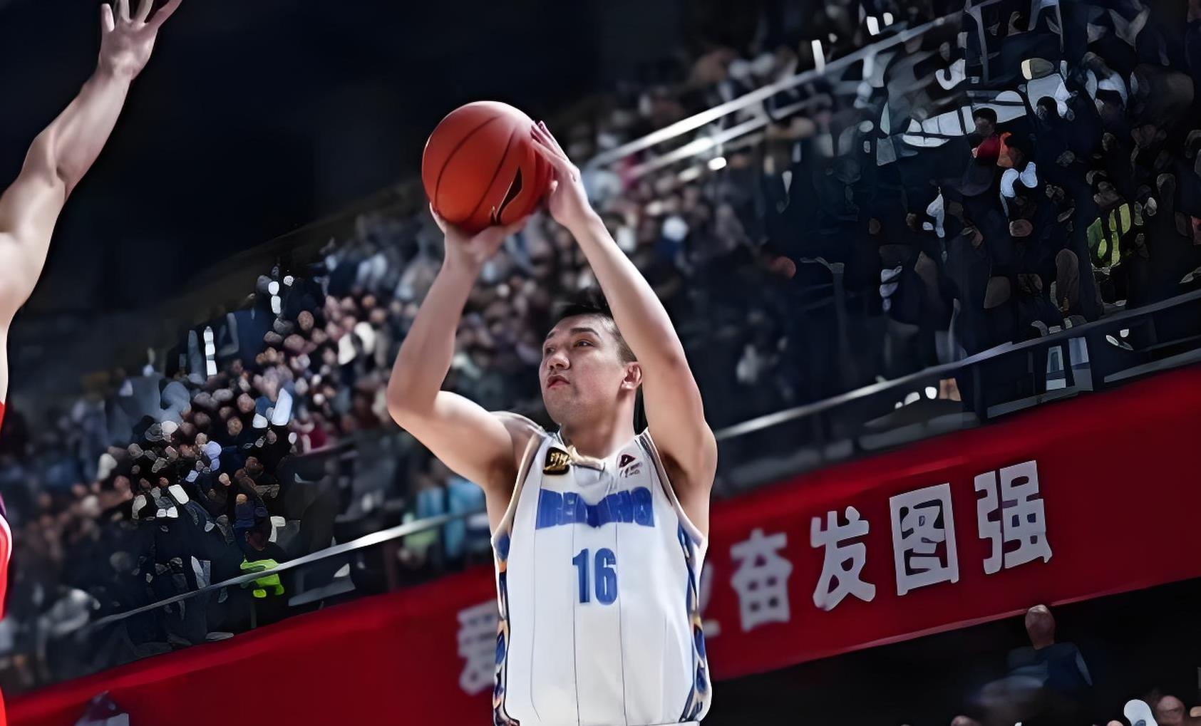 河北男篮在比赛中发挥出色，取得胜利