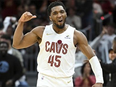 包含雄鹿胜骑士，创造三连胜佳绩的词条