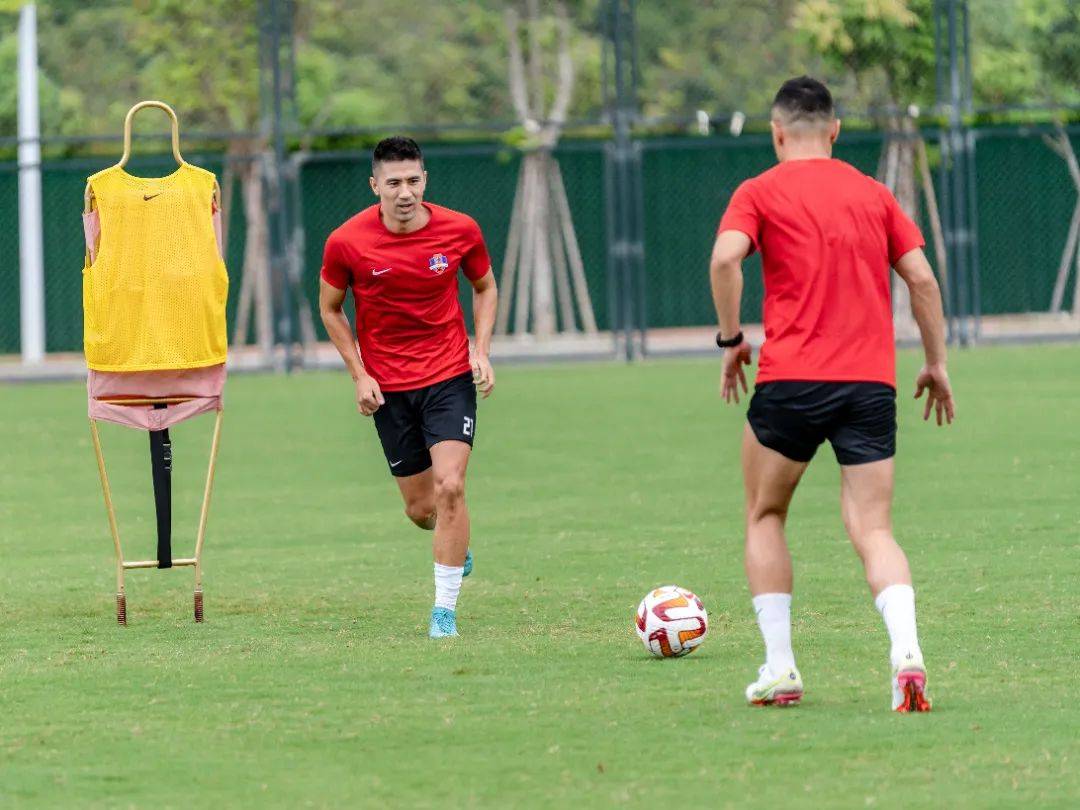 球员集训备战国内赛事，心系未来挑战