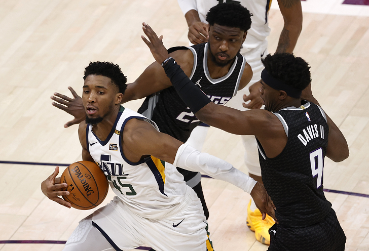 爵士逆转国王保持不败