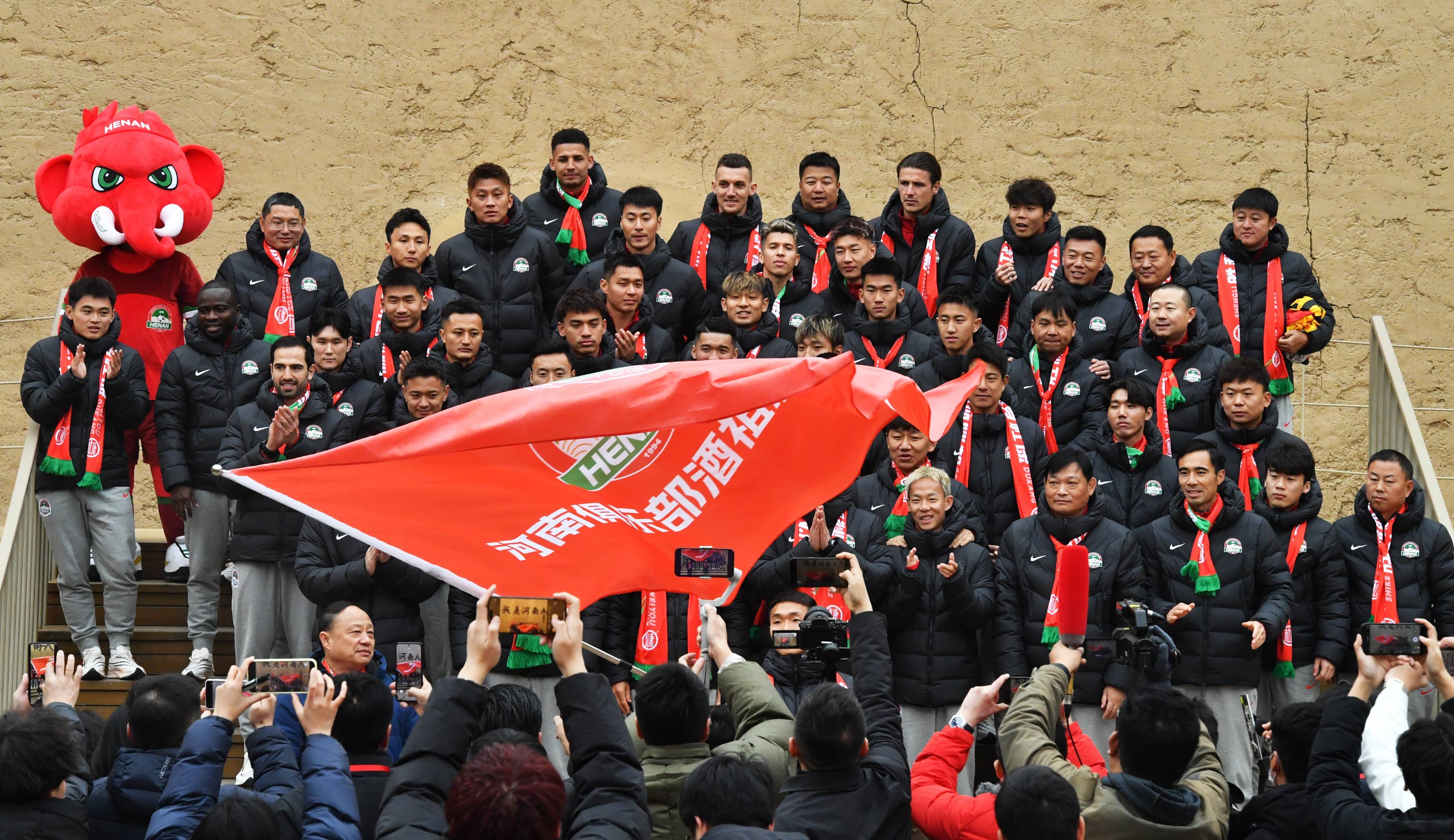 众人热议球队表现，期待更好成绩