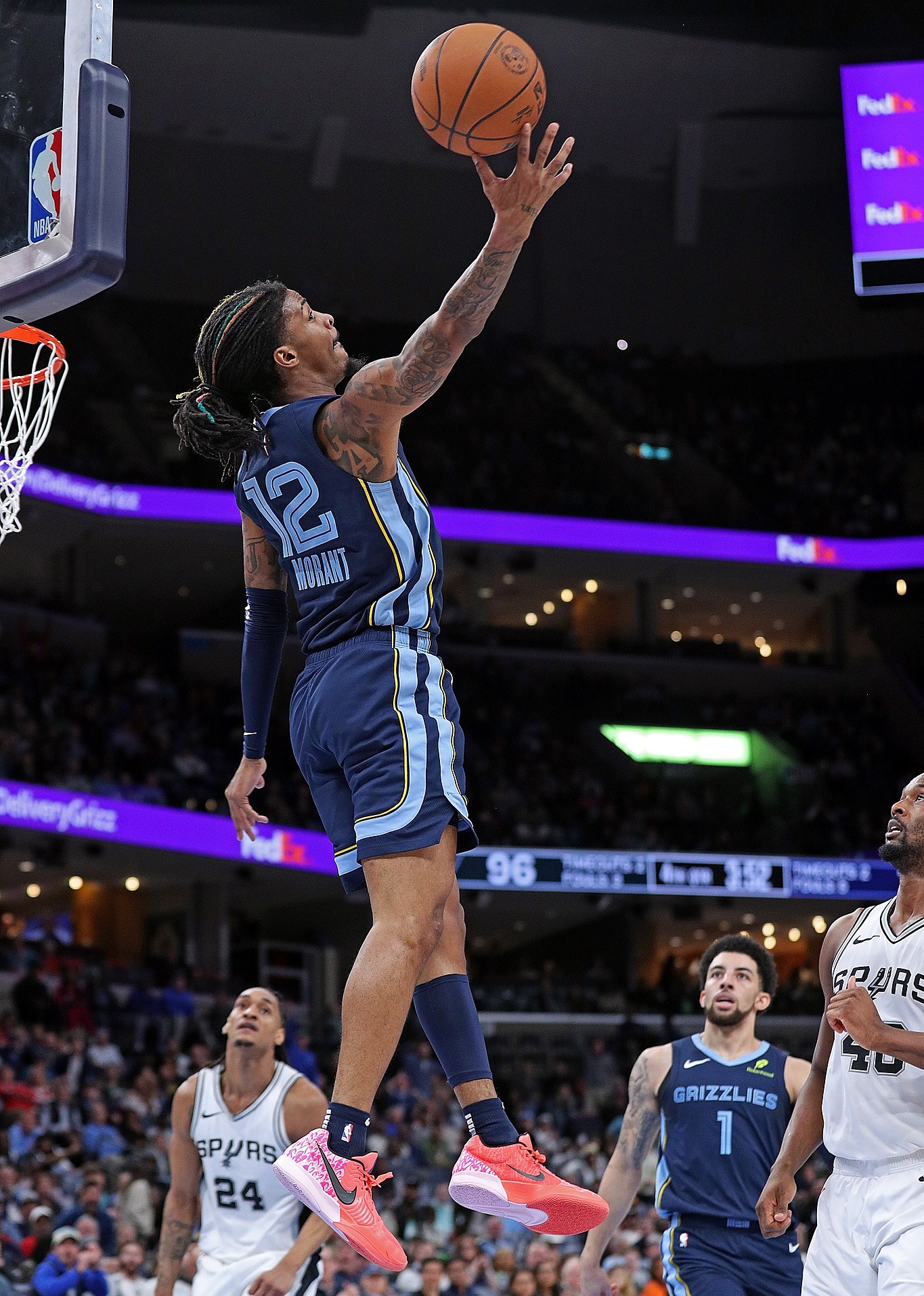 步行者客场大胜掘金,马刺横扫灰熊的简单介绍 步行者客场大胜掘金,马刺横扫灰熊的简单介绍