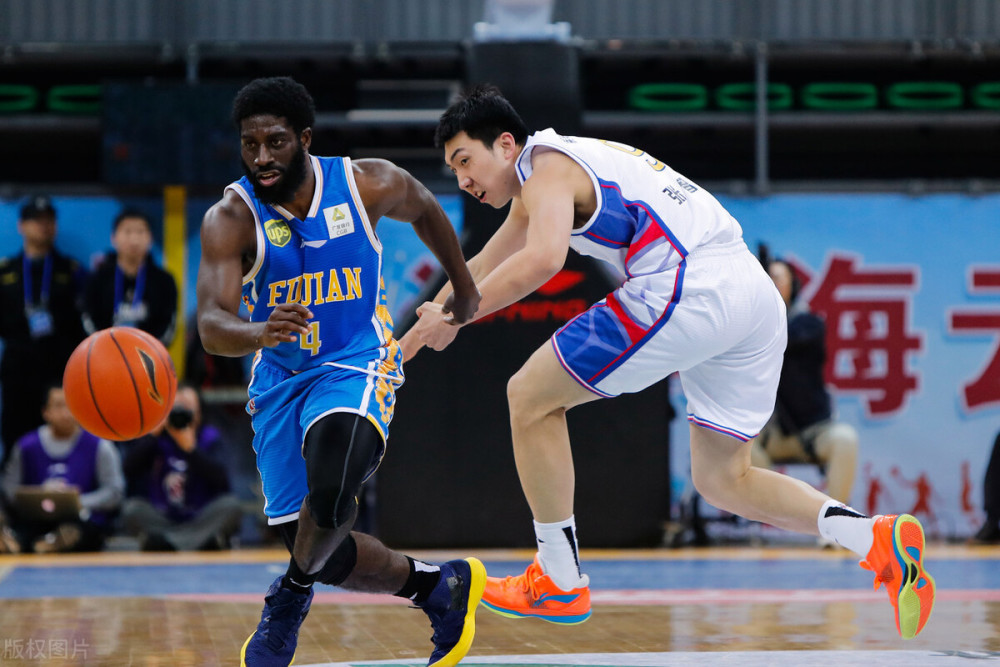 篮球队友重逢欧洲职业联赛，交手引发热议