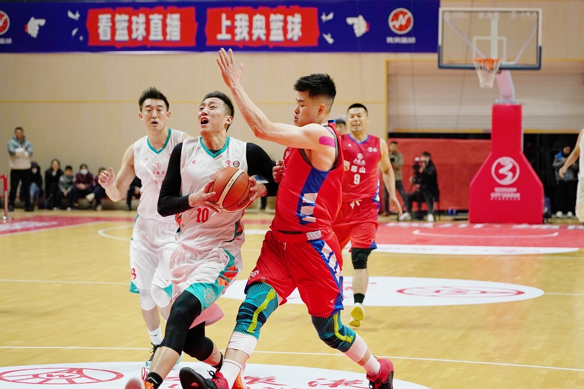 篮球队友重逢欧洲职业联赛，交手引发热议